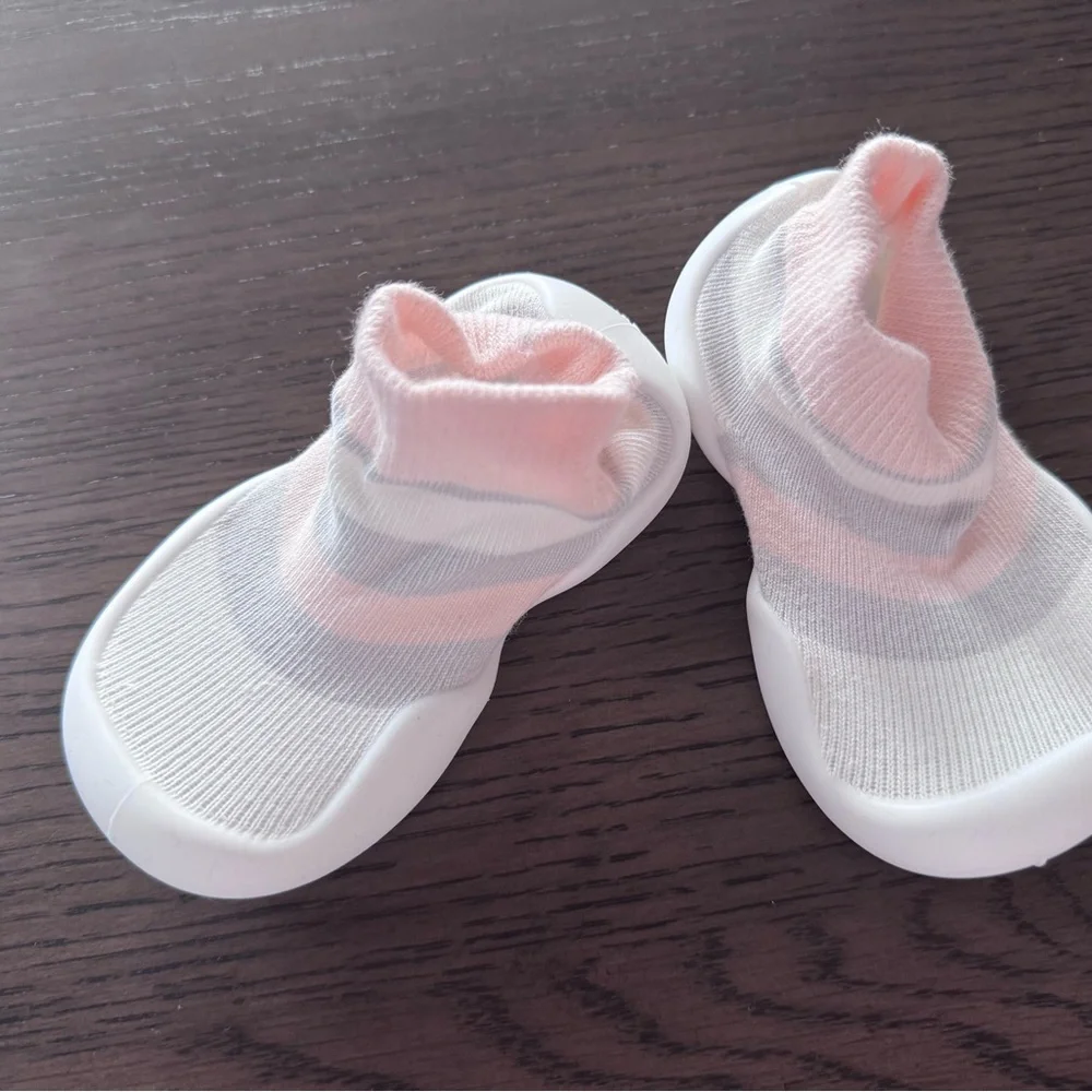 Tiny Explorings Size 6-12 Months Brand New Soft Pink and Gray Kids Sock Shoes